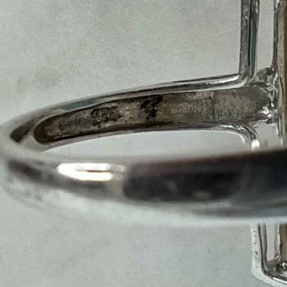 Contemporary Turquoise/White Agate Gemstone Ring - Picture 11 of 13